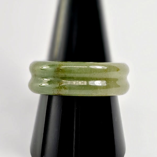 Natural Green Jade Ring 25.01 Ct. Round Cabochon Size 9 Unheated Gemstone: Product ID: 819815898 Product Name: Natural Gemstones Weight: 25.01 CT. Size: 25 x 19 MM. Shape: Round Color: Green Clarity:Opaque Luster: Good Gems Origin: Thailand Treatment: Unheated Crystal Struct