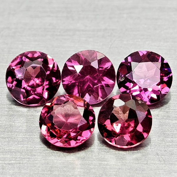 Natural Purplish Pink Rhodolite Garnet 1.42 Ct. 5 Pcs Round Shape 4 Mm Gemstones From Madagascar: Product ID: 802936854 Product Name: Natural Rhodolite Weight: 1.42 CT. Size: 4 x 4 x 2.5 MM. Shape: Round Color: Purplish Pink Clarity:VSI - SI1 Luster: Good Gems Origin: Madagascar Treatment: Unheate