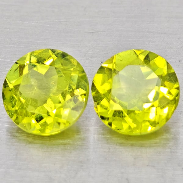 Natural Green Peridot 1.62 Ct. 2 Pcs Round Shape 5.9 Mm Gemstones from Pakistan: Product ID: 805317508 Product Name: Natural Rhodolite Weight: 1.62 CT. Size: 5.9 x 5.9 x 3.5 MM. Shape: Round Color: Green Clarity:VSI Luster: Good Gems Origin: Pakistan Treatment: Unheated Crystal St