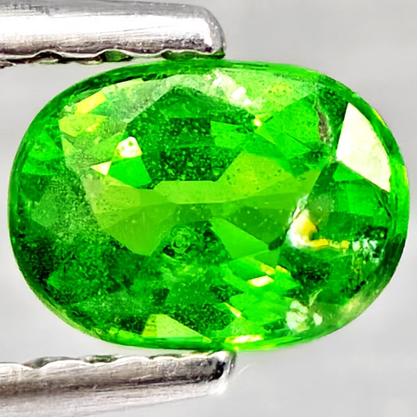 Natural Green Tsavorite Garnet 0.55 Ct. Oval Shape 5.5 x 4 Mm Gemstone From Tanzania: Product ID: 802937035 Product Name: Natural Tsavorite Weight: 0.55 CT. Size: 5.5 x 4 x 3.1 MM. Shape: Oval Shape Color: Green Clarity:SI1 Luster: Good Gems Origin: Tanzania Treatment: Unheated Crystal