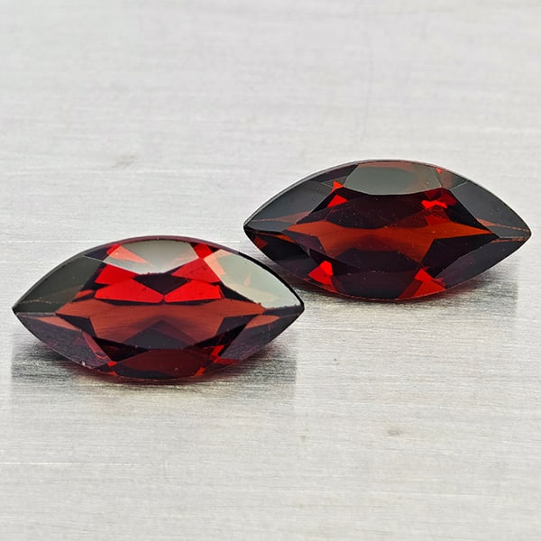 Natural Orangish Red Garnet 2.30 Ct. 2Pcs Marquise Shape 5 x 9.9 Mm Gemstones From Tanzania: Product ID: 802937007 Product Name: Natural Garnet Weight: 2.30 CT. Size: 5 x 9.9 x 3 MM. Shape: Marquise Shape Color: Orangish Red Clarity:VVS - VSI Luster: Good Gems Origin: Tanzania Treatment: Unhe