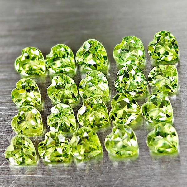 Natural Green Peridot 4.91 Ct. 20 Pcs. VVS Heart Shape 4.1 x 4 Mm. Gemstones From Pakistan: Product ID: 805316998 Product Name: Natural Peridot Weight: 4.91 CT. Size: 4.1 x 4 x 2.5 MM. Shape: Heart Color: Green Clarity:VVS Luster: Good Gems Origin: Pakistan Treatment: Unheated Crystal Struct