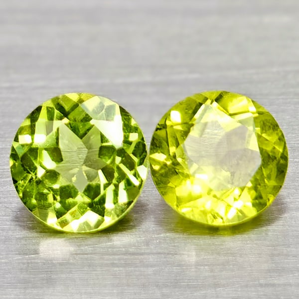 Natural Green Peridot 1.14 Ct. 2 Pcs Round Shape 5 Mm Gemstone From Pakistan: Product ID: 805317114 Product Name: Natural Peridot Weight: 1.14 CT. Size: 5 x 5 x 3.1 MM. Shape: Round Color: Green Clarity:VSI - SI1 Luster: Good Gems Origin: Pakistan Treatment: Unheated Crystal St
