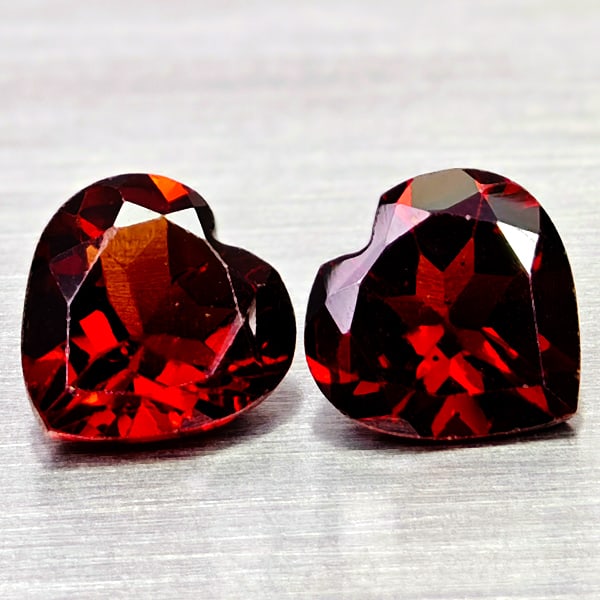 Natural Orangish Red Garnet 2.73 Ct. 2 Pcs Heart Shape 7.2 x 7.2 Mm Gemstones From Tanzania: Product ID: 802936636 Product Name: Natural Red Garnet Weight: 2.73 CT. Size: 7.2 x 7.2 x 3.7 MM. Shape: Heart Shape Color: Orangish Red Clarity:VSI Luster: Good Gems Origin: Tanzania Treatment: Unhea