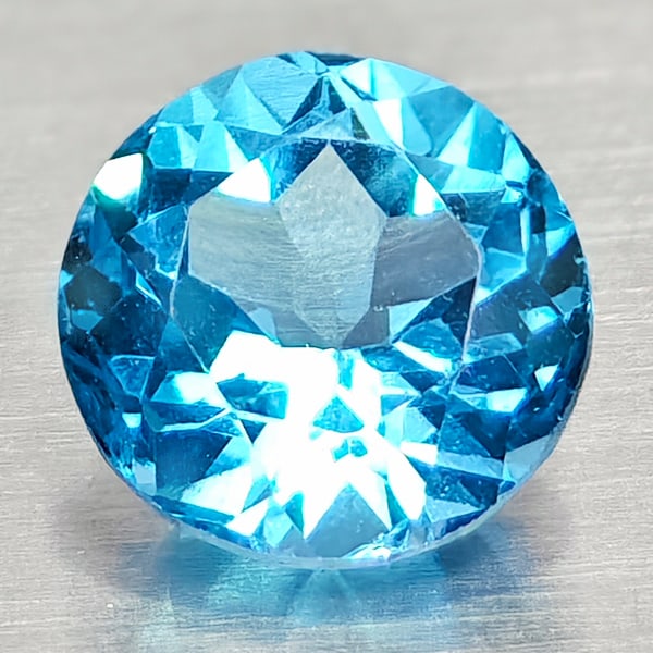 Natural Swiss Blue Topaz 1.39 Ct. Round Shape 6.7 Mm. Gemstone From Brazil: Product ID: 807168101 Product Name: Natural Blue Topaz Weight: 1.39 CT. Size: 6.7 x 6.7 x 4.5 MM. Shape: Round Shape Color: Swiss Blue Clarity:VSI Luster: Good Gems Origin: Brazil Treatment: Treated C
