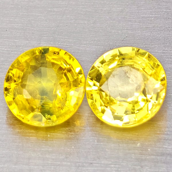 Natural Yellow Sapphire 0.81 Ct. 2 Pcs Round Shape 4.6 Mm Gemstones From Thailand: Product ID: 806162959 Product Name: Natural Yellow Sapphire Weight: 0.81 CT. Size: 4.6 x 4.6 x 2.2 MM. Shape: Round Shape Color: Yellow Clarity:VSI Luster: Good Gems Origin: Thailand Treatment: Heated