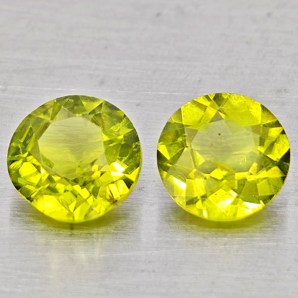 Natural Green Peridot 1.62 Ct. 2 Pcs Round Shape 6 Mm Gemstones from Pakistan: Product ID: 805317477 Product Name: Natural Rhodolite Weight: 1.62 CT. Size: 6 x 6 x 3.5 MM. Shape: Round Color: Green Clarity:VSI Luster: Good Gems Origin: Pakistan Treatment: Unheated Crystal Struct