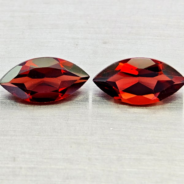 Natural Orangish Red Garnet 2.70 Ct. 2Pcs Marquise Shape Gemstones From Tanzania: Product ID: 802936992 Product Name: Natural Garnet Weight: 2.70 CT. Size: 4.9 x 9.8 x 3.2 to 5.1 x 10 x 3.7 MM. Shape: Marquise Shape Color: Orangish Red Clarity:VVS - VSI Luster: Good Gems Origin: Ta