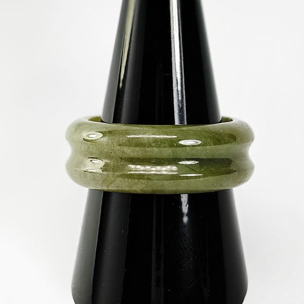 Natural Green Jade 26.54 Ct. Round Cabochon Ring Size 9 Unheated Gemstone: Product ID: 819815890 Product Name: Natural Gemstones Weight: 26.54 CT. Size: 24 x 19 MM. Shape: Round Color: Green Clarity:Opaque Luster: Good Gems Origin: Thailand Treatment: Unheated Crystal Struct