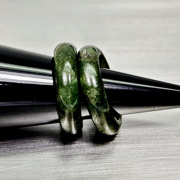 Natural Green Jade Rings 24.96 Ct. 2 Pcs Size 4.5 Gemstones: Product ID: 819814673 Product Name: Natural Gemstones Weight: 24.96 CT. Size: 21 x 15 MM. Shape: Round Color: Multi-Color Clarity:Opaque Luster: Good Gems Origin: Burma Treatment: Unheated Crystal Str