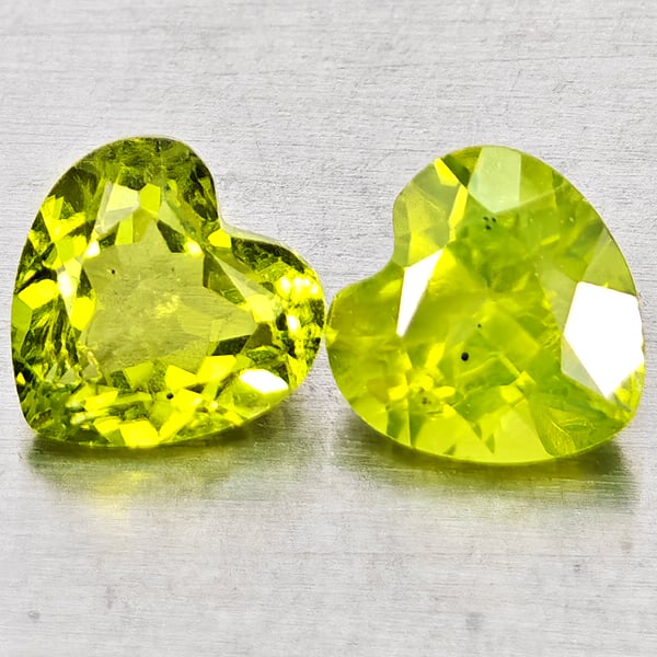Natural Green Peridot 1.80 Ct. 2 Pcs Heart Shape 6.1 x 6.1 Mm Gemstones From Pakistan: Product ID: 805317331 Product Name: Natural Peridot Weight: 1.80 CT. Size: 6.1 x 6.1 x 3.5 MM. Shape: Heart Shape Color: Green Clarity:VSI - SI1 Luster: Good Gems Origin: Pakistan Treatment: Unheated