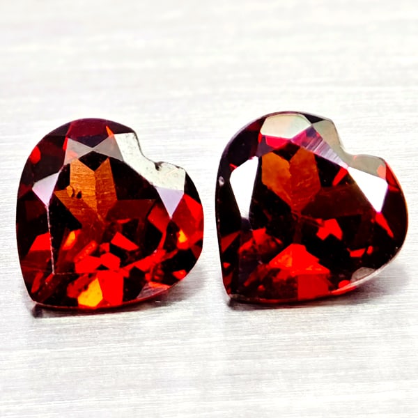 Natural Orangish Red Garnet 2.49 Ct. 2 Pcs Heart Shape 6.8 x 7.1 MM Gemstones From Tanzania: Product ID: 802936609 Product Name: Natural Red Garnet Weight: 2.49 CT. Size: 6.8 x 7.1 x 3.5 MM. Shape: Heart Shape Color: Orangish Red Clarity:VSI Luster: Good Gems Origin: Tanzania Treatment: Unhea