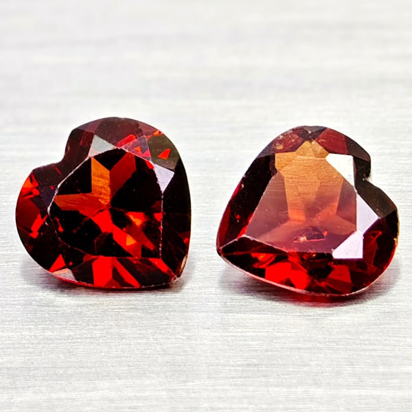Natural Orangish Red Garnet 2.36 Ct. 2 Pcs Heart Shape 6.8 x 7.1 MM Gemstones From Tanzania: Product ID: 802936608 Product Name: Natural Red Garnet Weight: 2.36 CT. Size: 6.8 x 7.1 x 2.9 MM. Shape: Heart Shape Color: Orangish Red Clarity:VSI Luster: Good Gems Origin: Tanzania Treatment: Unhea