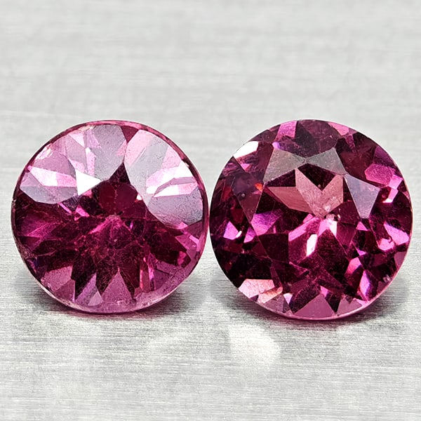 Natural Purplish Pink Rhodolite Garnet 1.14 Ct. 2 Pcs Round 5.1 Mm Gemstones From Madagascar: Product ID: 802936869 Product Name: Natural Rhodolite Weight: 1.14 CT. Size: 5.1 x 5.1 x 3.2 MM. Shape: Round Color: Purplish Pink Clarity:VSI Luster: Good Gems Origin: Madagascar Treatment: Unheated 