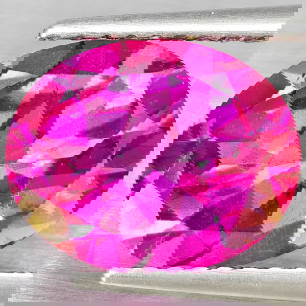 Natural Pink Topaz 2.74 Ct. Oval Shape 10 x 8 Mm. Gemstone From Brazil: Product ID: 807168651 Product Name: Natural Topaz Weight: 2.74 CT. Size: 10 x 8 x 4.9 MM. Shape: Oval Shape Color: Pink Clarity:VSI Luster: Good Gems Origin: Brazil Treatment: Treated Crystal Structur