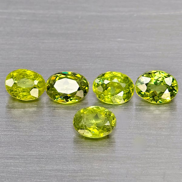 Natural Green Demantiod Garnet 1.18 Ct. 5 Pcs Oval Shape 4 x 3 Mm Gemstones From Madagascar: Product ID: 802937472 Product Name: Natural Demantoid Weight: 1.18 CT. Size: 4 x 3 x 2.3 MM. Shape: Oval Shape Color: Green Clarity:SI1 Luster: Good Gems Origin: Madagascar Treatment: Unheated Crystal