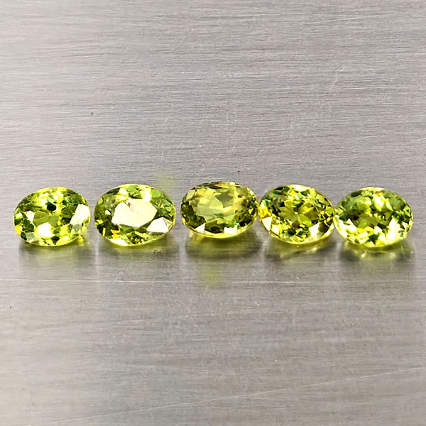 Natural Green Demantiod Garnet 1.14 Ct. 5 Pcs Oval Shape 4 x 3 Mm Gemstones From Madagascar: Product ID: 802937473 Product Name: Natural Demantoid Weight: 1.14 CT. Size: 4 x 3 x 2 MM. Shape: Oval Shape Color: Green Clarity:SI1 Luster: Good Gems Origin: Madagascar Treatment: Unheated Crystal S