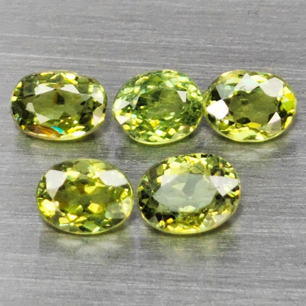 Natural Green Demantiod Garnet 1.23 Ct. 5 Pcs Oval Shape 4 x 3 Mm Gemstones From Madagascar: Product ID: 802937475 Product Name: Natural Demantoid Weight: 1.23 CT. Size: 4 x 3 x 2 MM. Shape: Oval Shape Color: Green Clarity:SI1 Luster: Good Gems Origin: Madagascar Treatment: Unheated Crystal S