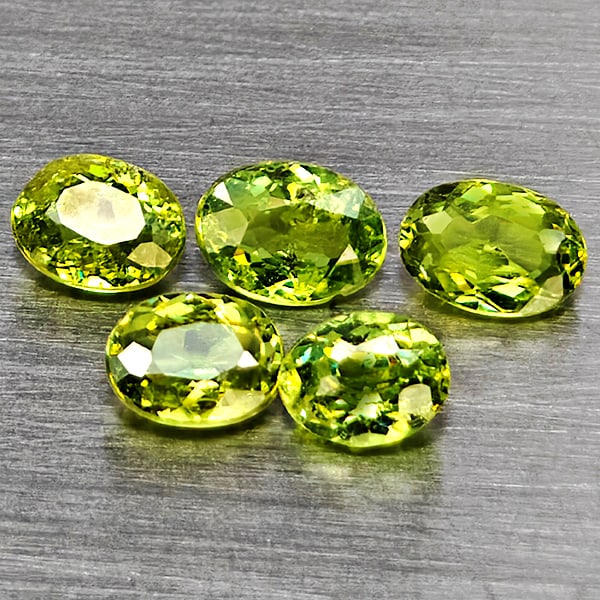 Natural Green Demantiod Garnet 1.15 Ct. 5 Pcs Oval Shape 4 x 3.2 Mm Gemstones From Madagascar: Product ID: 802937480 Product Name: Natural Demantoid Weight: 1.15 CT. Size: 4 x 3.2 x 2.3 MM. Shape: Oval Shape Color: Green Clarity:SI1 Luster: Good Gems Origin: Madagascar Treatment: Unheated Cryst