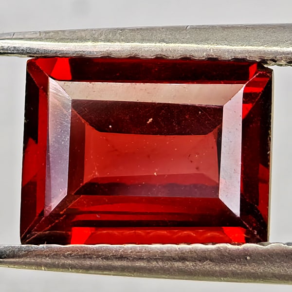Natural Orangish Red Garnet 1.78 Ct. Baguette Shape 8 x 6 Mm Gemstone from Tanzania: Product ID: 802937029 Product Name: Natural Red Garnet Weight: 1.78 CT. Size: 8 x 6 x 3.5 MM. Shape: Baguette Color: Orangish Red Clarity:VSI - SI1 Luster: Good Gems Origin: Tanzania Treatment: Unheat
