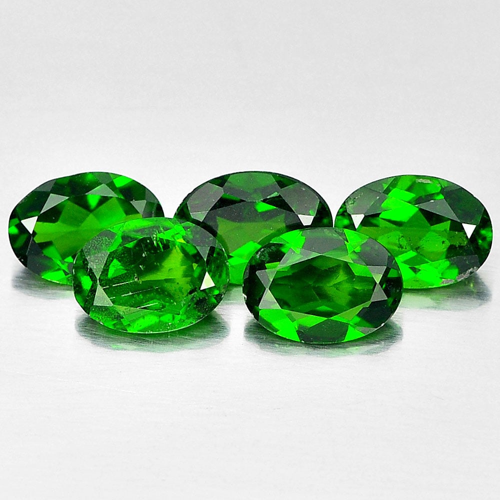 Natural Green Chrome Diopside 3.81 Ct. 5 Pcs. Oval Shape 7 x 5 Mm. Gemstones From Russia: Product ID: 801604567 Product Name: Natural Chrome Diopside Weight: 3.81 CT. Size: 7 x 5 x 2.7 MM. Shape: Oval Color: Green Clarity:VSI Luster: Good Gems Origin: Russia Treatment: Unheated Crystal Str