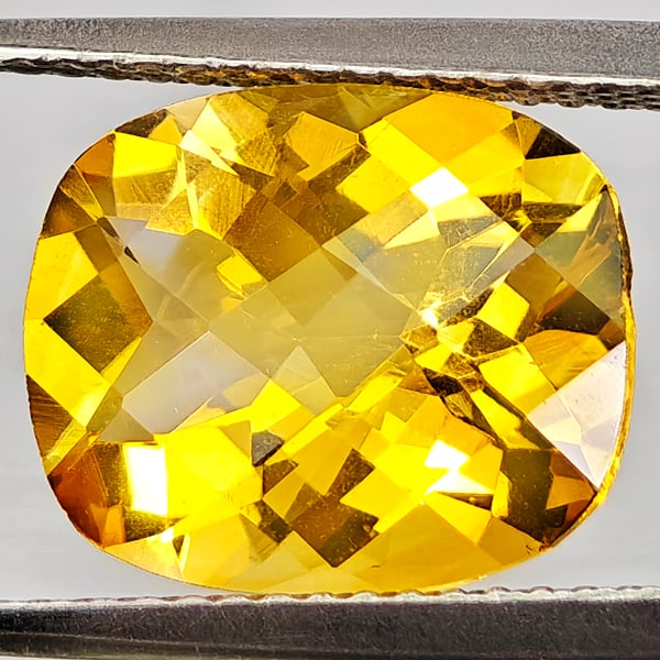 Natural Yellow Citrine 4.31 Ct. Cushion Checkerboard Cut 12.1 x 10 Mm. Gemstone from Brazil: Product ID: 801815209 Product Name: Natural Citrine Weight: 4.31 CT. Size: 12.1 x 10 x 6.5 MM. Shape: Cushion Checkerboard Cut Color: Yellow Clarity:VVS - VSI Luster: Good Gems Origin: Brazil Treatmen