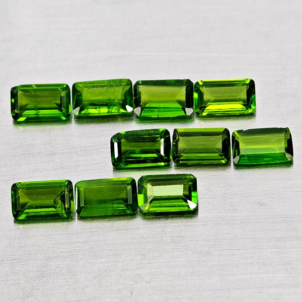 Natural Green Chrome Diopside 2.69 Ct. 10 Pcs Octagon Shape 5.2 x 3 Mm Gemstones From Russia: Product ID: 801608237 Product Name: Natural Chrome Diopside Weight: 2.69 CT. Size: 5.2 x 3 x 1.9 MM. Shape: Octagon Color: Green Clarity:SI1 Luster: Good Gems Origin: Russia Treatment: Unheated Crysta
