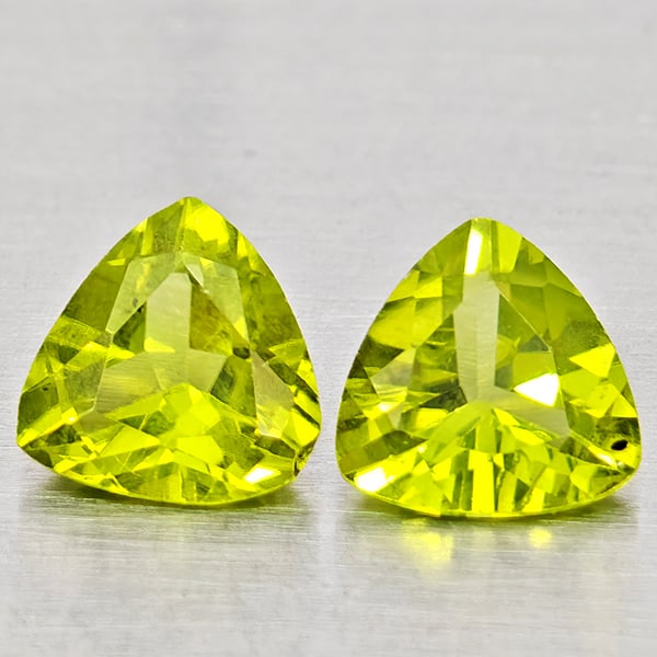 Natural Green Peridot 1.40 Ct. 2 Pcs Trilliant Shape 6 Mm Gemstone from Pakistan: Product ID: 805317576 Product Name: Natural Peridot Weight: 1.40 CT. Size: 6 x 6 x 3.2 MM. Shape: Trilliant Color: Green Clarity:SI1 Luster: Good Gems Origin: Pakistan Treatment: Unheated Crystal Stru