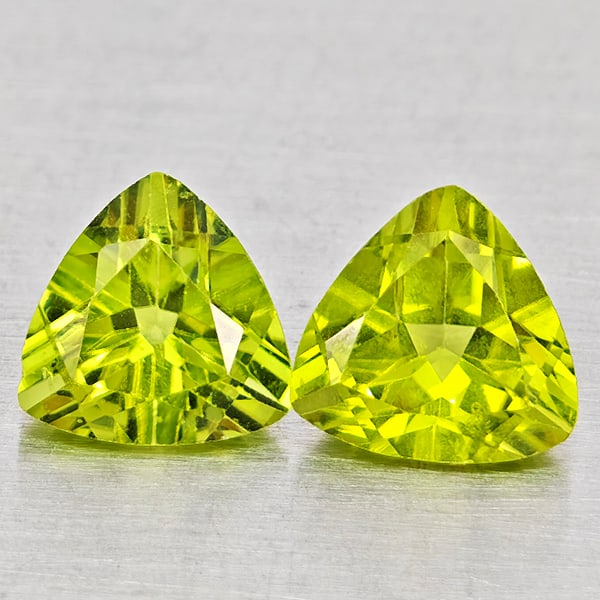 Natural Green Peridot 1.72 Ct. 2 Pcs Trilliant Shape 6.1 Mm Gemstone from Pakistan: Product ID: 805317570 Product Name: Natural Peridot Weight: 1.72 CT. Size: 6.1 x 6.1 x 3.8 MM. Shape: Trilliant Color: Green Clarity:SI1 Luster: Good Gems Origin: Pakistan Treatment: Unheated Crystal