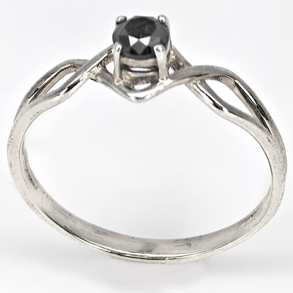 925 Sterling Silver Ring Jewelry 1.06 Grams With Natural Diamond 0.22 Ct. Size 6.5: Product ID: 502100571 Product Type: 925 Sterling Silver Fine Jewelry Jewelry Weight: 1.06 Grams. Gemstones Color: Black Metal: Solid Silver 92.5%. Gemstone Detail: Diamond At Your Service: At Treasure
