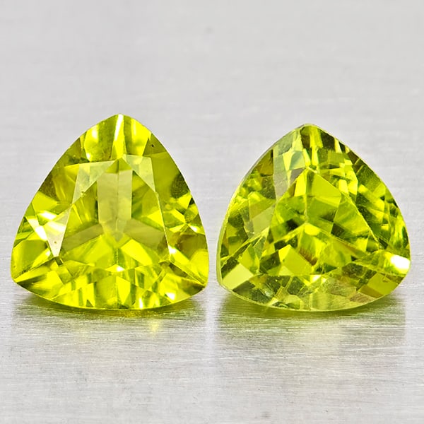 Natural Green Peridot 1.77 Ct. 2 Pcs Trilliant Shape 6 Mm Gemstone from Pakistan: Product ID: 805317567 Product Name: Natural Peridot Weight: 1.77 CT. Size: 6 x 6 x 4.1 MM. Shape: Trilliant Color: Green Clarity:SI1 Luster: Good Gems Origin: Pakistan Treatment: Unheated Crystal Stru