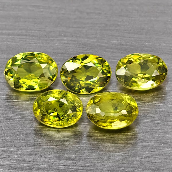 Natural Green Demantiod Garnet 1.18 Ct. 5 Pcs Oval Shape 4 x 3 Mm Gemstones From Madagascar: Product ID: 802937545 Product Name: Natural Demantoid Weight: 1.18 CT. Size: 4 x 3 x 2.3 MM. Shape: Oval Color: Green Clarity:SI1 Luster: Good Gems Origin: Madagascar Treatment: Unheated Crystal Struc