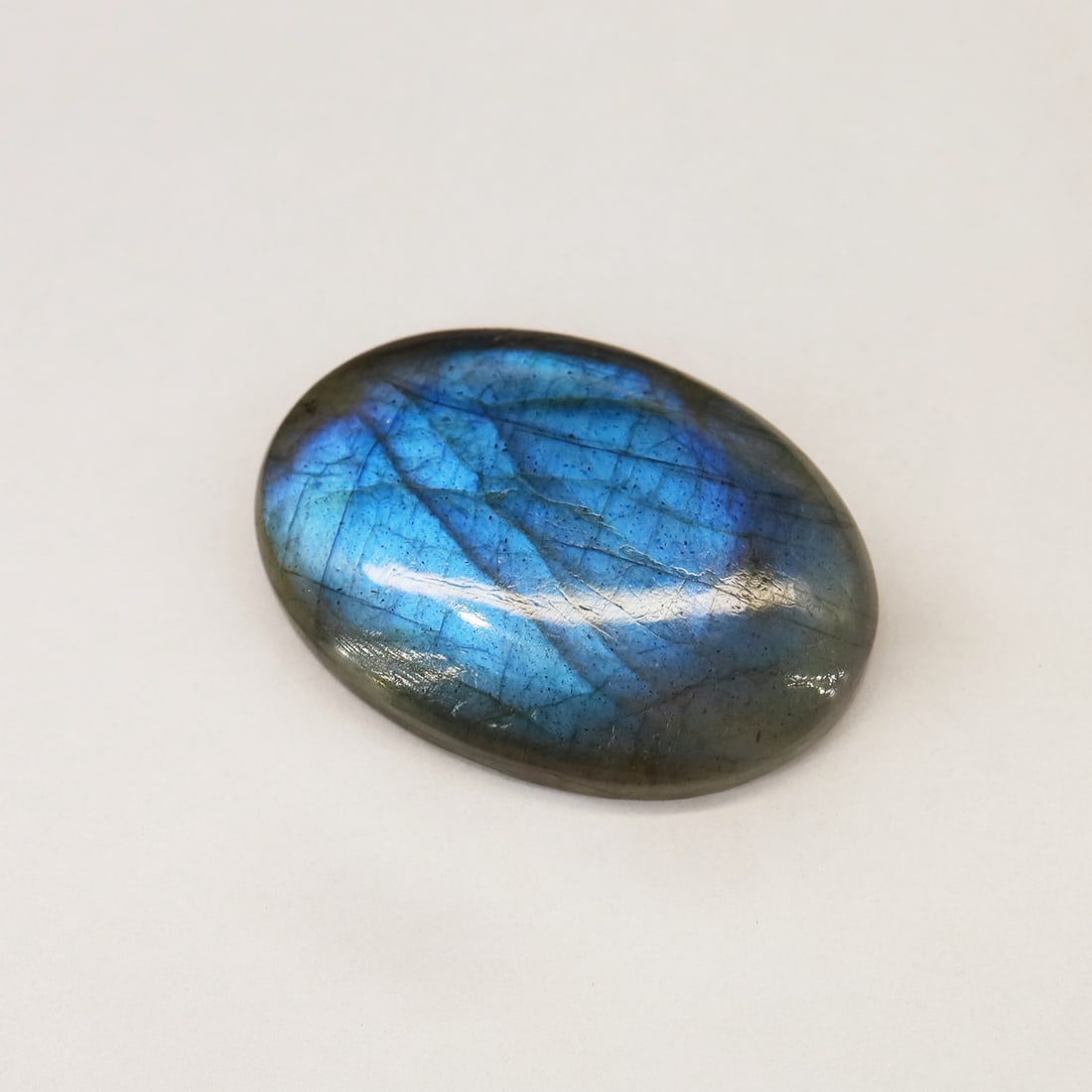 Natural Labradorite Cabochon 31X22X6 MM: Product ID: 250820143704 Gemstone - Natural Labradorite Size - 31X22X6 MM Weight - 37 Carat Origin - Canada Country/Region of Manufacture - India At Your Service: At Treasure of Gems & Jewelry, our Cu