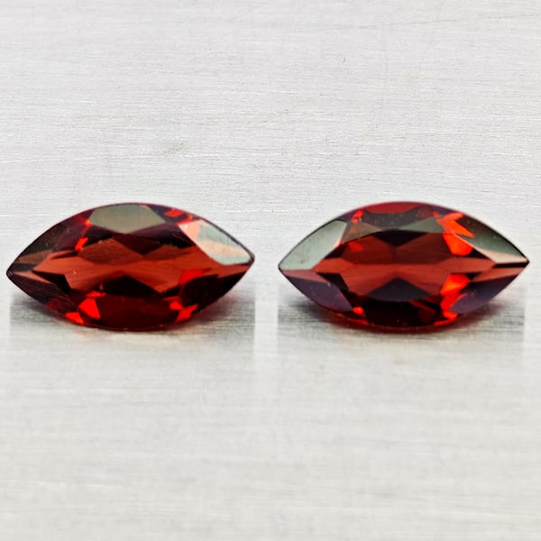 Natural Orangish Red Garnet 2.62 Ct. 2Pcs Marquise Shape 5.2 x 10 Mm Gemstones From Tanzania: Product ID: 802936969 Product Name: Natural Garnet Weight: 2.62 CT. Size: 5.2 x 10 x 3.1 MM. Shape: Marquise Shape Color: Orangish Red Clarity:VVS - VSI Luster: Good Gems Origin: Tanzania Treatment: U