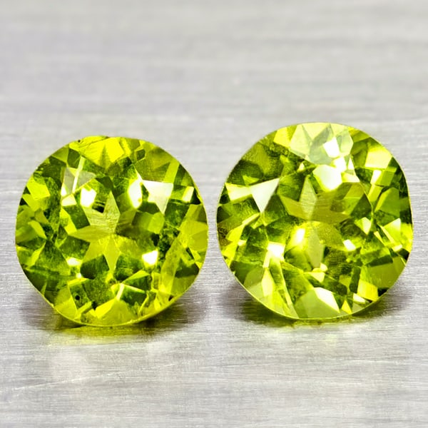 Natural Green Peridot 1.87 Ct. 2 Pcs. Round Shape 6 Mm. Gemstone From Pakistan: Product ID: 805317112 Product Name: Natural Peridot Weight: 1.87 CT. Size: 6 x 6 x 3.9 MM. Shape: Round Color: Green Clarity:VSI - SI1 Luster: Good Gems Origin: Pakistan Treatment: Unheated Crystal St