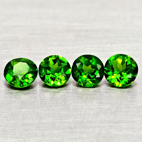 Natural Green Chrome Diopside 1.37 Ct. 4 Pcs Round Shape 4.5 Mm. Gemstones (1 of 3)