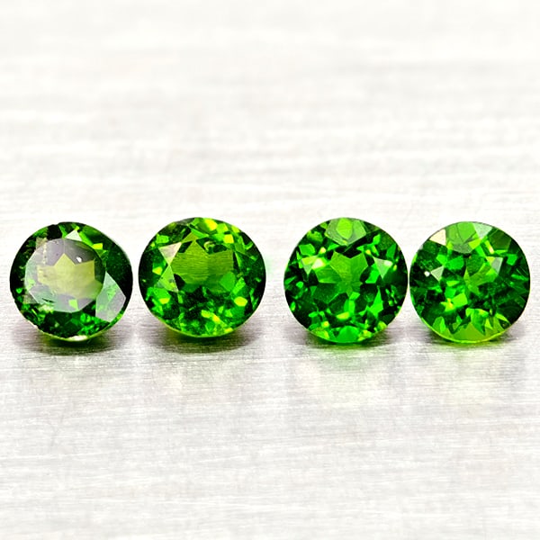 Natural Green Chrome Diopside 1.65 Ct. 4 Pcs Round Shape 4.6 to 3 Mm Gemstones: Product ID: 801608069 Product Name: Natural Chrome Diopside Weight: 1.65 CT. Size: 4.6 x 4.6 x 3 to 4.4 x 4.4 x 3.2 MM. Shape: Round Shape Color: Green Clarity:VSI - SI1 Luster: Good Gems Origin: Russ