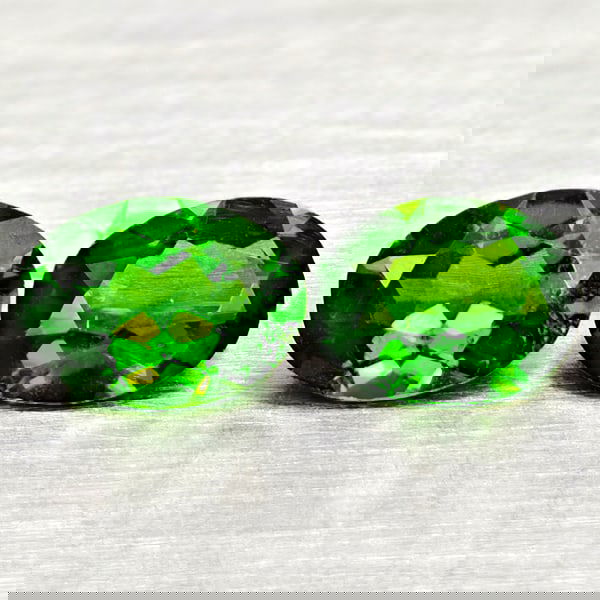 Natural Green Chrome Diopside 1.27 Ct. 2 Pcs Oval Shape Gemstones From Russia (1 of 3)