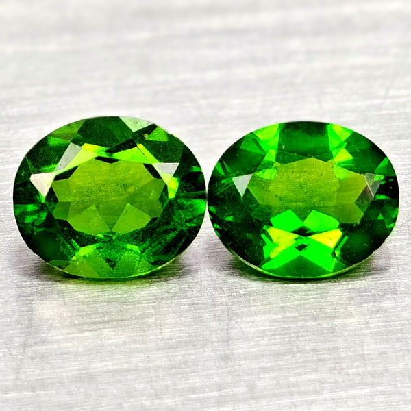 Natural Green Chrome Diopside 1.38 Ct. 2 Pcs Oval Shape 6 x 5 Mm Gemstones From Russia: Product ID: 801608057 Product Name: Natural Chrome Diopside Weight: 1.38 CT. Size: 6 x 5 x 2.9 MM. Shape: Oval Shape Color: Green Clarity:VSI - SI1 Luster: Good Gems Origin: Russia Treatment: Unheated