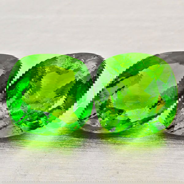 Natural Green Chrome Diopside 1.00 Ct. 2 Pcs Cushion Shape Gemstones From Russia (1 of 3)