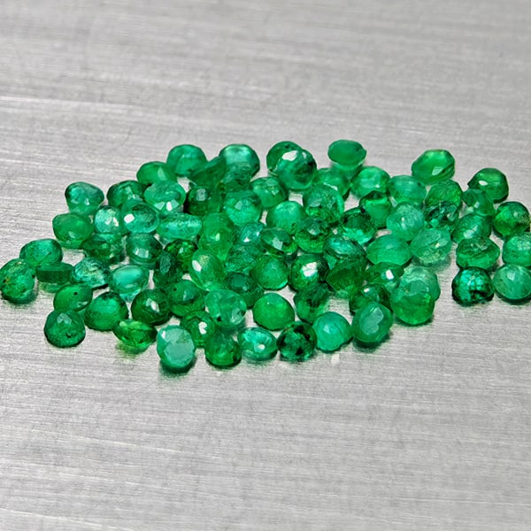 Natural Green Emerald 1.11 Ct. 80 Pcs Round Shape 1.6 Mm Gemstones From Columbia: Product ID: 802404787 Product Name: Natural Emerald Weight: 1.11 CT. Size: 1.6 x 1.6 x 1 MM. Shape: Round Color: Green Clarity:SI1 Luster: Good Gems Origin: Columbia Treatment: Unheated Crystal Struct