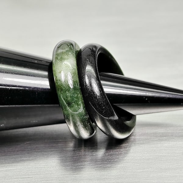 Natural Green Jade Rings 23.13 Ct. 2 Pcs Round Cabochon Size 4.5 Gemstone: Product ID: 819814716 Product Name: Natural Gemstones Weight: 23.13 CT. Size: 21 x 15 MM. Shape: Round Cabochon Color: Multi-Color Clarity:Opaque Luster: Good Gems Origin: Burma Treatment: Unheated Cr