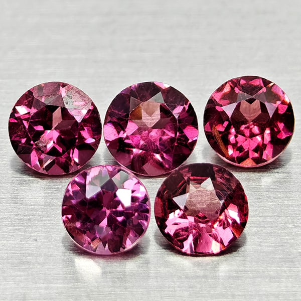 Natural Purplish Pink Rhodolite Garnet 1.42 Ct. 5 Pcs Round Shape 3.9 Mm Gemstones From Madagascar: Product ID: 802936846 Product Name: Natural Rhodolite Weight: 1.42 CT. Size: 3.9 x 3.9 x 2 MM. Shape: Round Color: Purplish Pink Clarity:VSI Luster: Good Gems Origin: Madagascar Treatment: Unheated Cr
