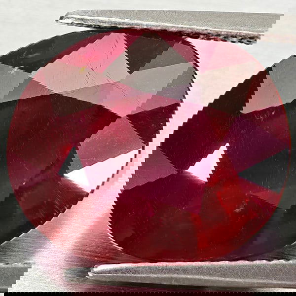 Natural Red Ruby 10.40 Ct. Oval Shape 13.8 x 10.6 Mm Gemstone From Madagascar (1 of 3)