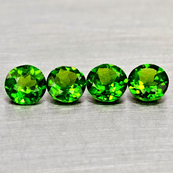 Natural Green Chrome Diopside 1.40 Ct. 4 Pcs Round Shape Gemstones (1 of 3)
