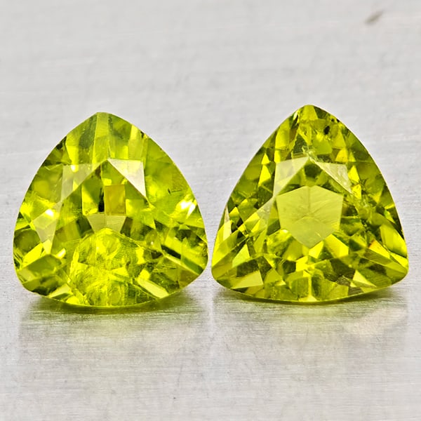 Natural Green Peridot 1.68 Ct. 2 Pcs Trilliant Shape 6 Mm Gemstone from Pakistan: Product ID: 805317533 Product Name: Natural Peridot Weight: 1.68 CT. Size: 6 x 6 x 3.8 MM. Shape: Trilliant Color: Green Clarity:SI1 Luster: Good Gems Origin: Pakistan Treatment: Unheated Crystal Stru