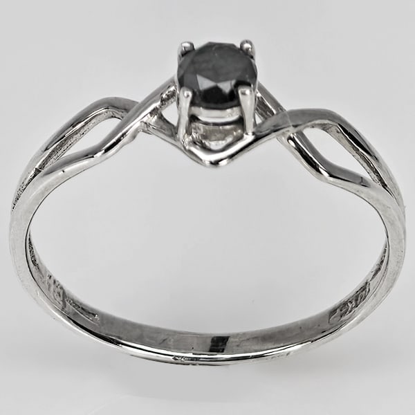 925 Sterling Silver Ring Jewelry 1.06 Grams With Natural Diamond 0.22 Ct. Size 6.5: Product ID: 502100629 Product Type: 925 Sterling Silver Fine Jewelry Jewelry Weight: 1.06 Grams. Gemstones Color: Black Metal: Solid Silver 92.5%. Gemstone Detail: Diamond At Your Service: At Treasure