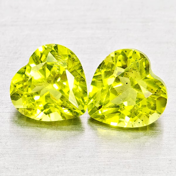 Natural Green Peridot 1.93 Ct. 2 Pcs Heart Shape 6 x 6 Gemstones from Pakistan: Product ID: 805317298 Product Name: Natural Peridot Weight: 1.93 CT. Size: 6 x 6 x 4.1 MM. Shape: Heart Shape Color: Green Clarity:VSI - SI1 Luster: Good Gems Origin: Pakistan Treatment: Unheated Crys