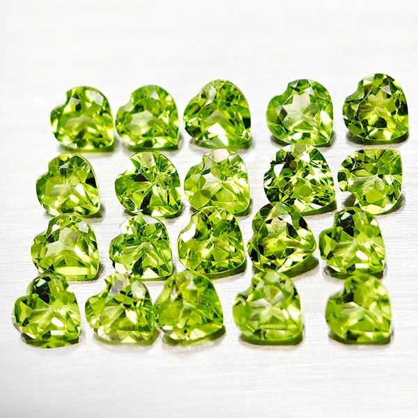 Natural Green Peridot 5.10 Ct. 20 Pcs. VVS Heart Shape 4.1 x 4 Mm. Gemstones From Pakistan: Product ID: 805316999 Product Name: Natural Peridot Weight: 5.10 CT. Size: 4.1 x 4 x 2.5 MM. Shape: Heart Color: Green Clarity:VVS Luster: Good Gems Origin: Pakistan Treatment: Unheated Crystal Struct