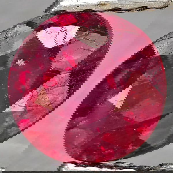 Natural Pinkish Red Ruby 0.77 Ct. Round Shape 5.3 Mm Gemstone From Madagascar: Product ID: 805935874 Product Name: Natural Ruby Weight: 0.77 CT. Size: 5.3 x 5.3 x 3.3 MM. Shape: Round Color: Pinkish Red Clarity:SI1 Luster: Good Gems Origin: Madagascar Treatment: Heated (Lead-gla